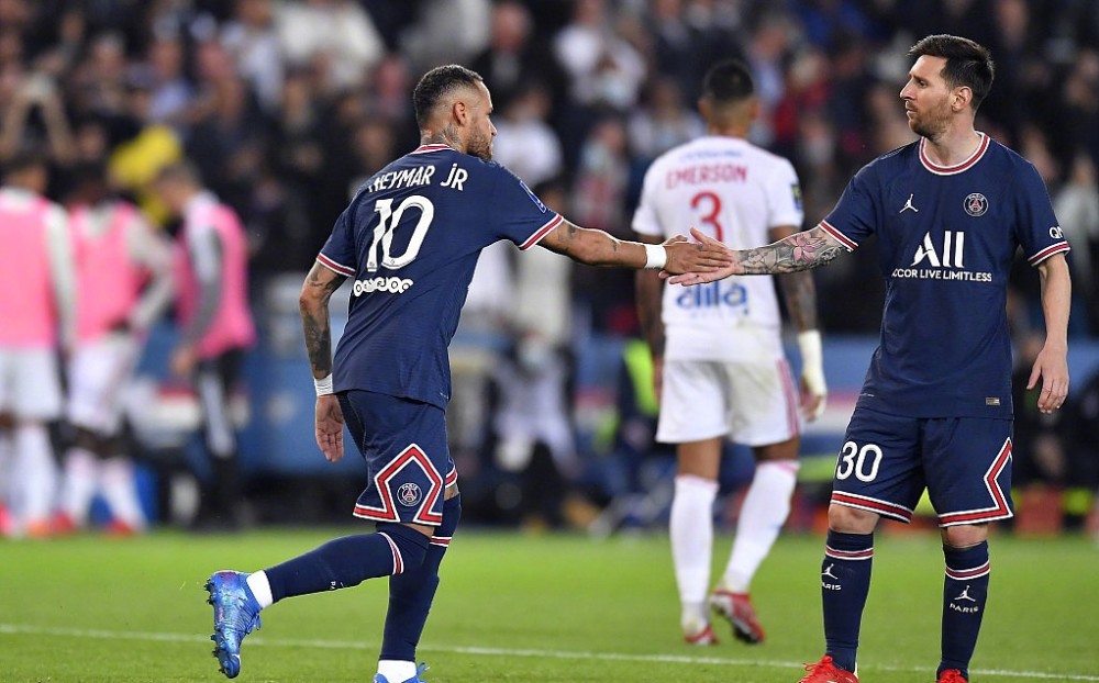 包含欧篮联赛后再迎强敌，托特纳姆豪取连胜，主帅态度：质疑声仍在，医务组通报恢复的词条